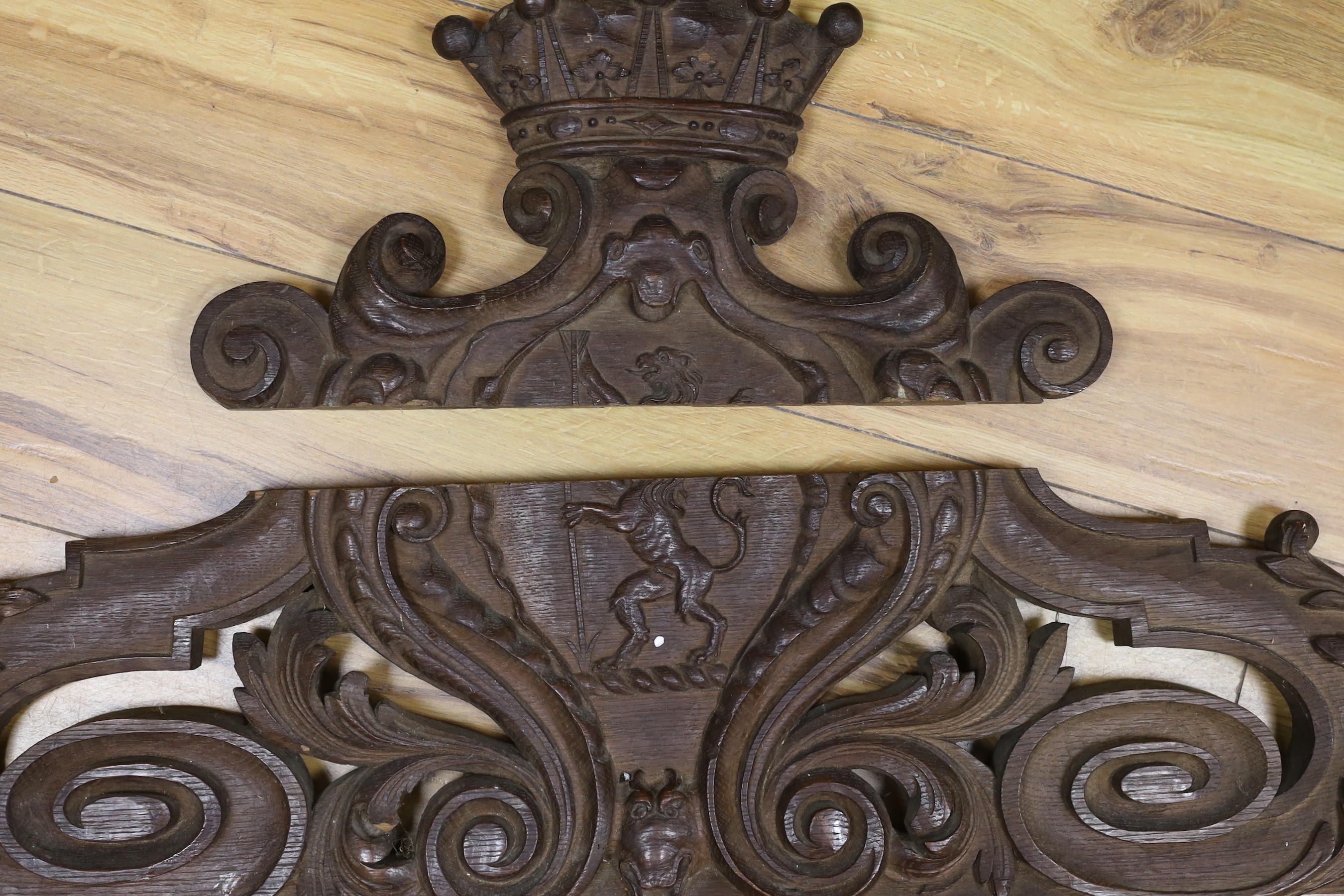 A carved oak coronet pediment / surmount, 77cm wide, 44cm high